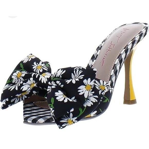 Betsey Johnson Shoes - Betsey Johnson Skyee Daisy Slide Sandals New in Box Size 7.5 Heels